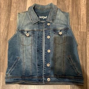 Sleeveless jean jacket